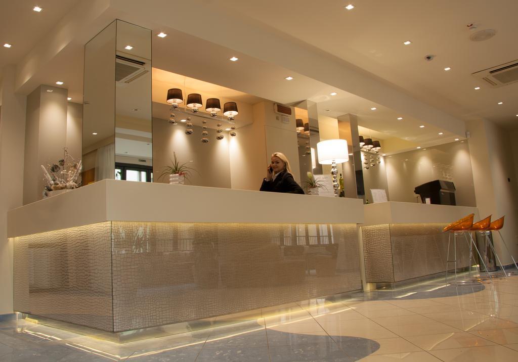Hotel Aurora Mare ริมินี ภายนอก รูปภาพ
